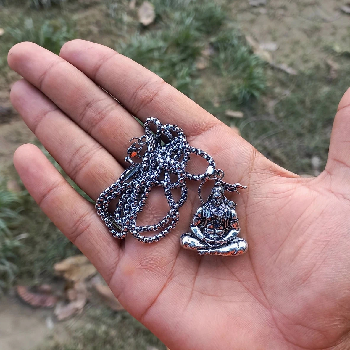 𝗛𝗮𝗻𝘂𝗺𝗮𝗻 𝗣𝗿𝗲𝗺𝗶𝘂𝗺 𝗦𝗶𝗹𝘃𝗲𝗿 𝗟𝗼𝗰𝗸𝗲𝘁 𝗪𝗶𝘁𝗵 𝗖𝗵𝗮𝗶𝗻