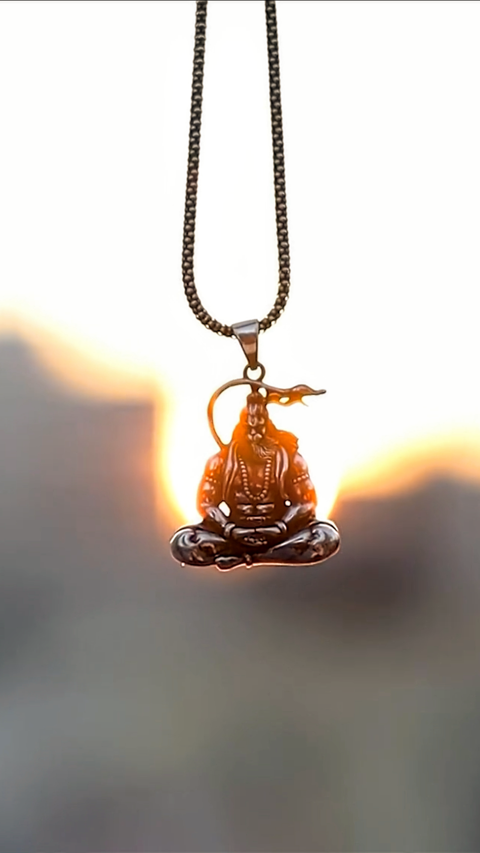 𝗛𝗮𝗻𝘂𝗺𝗮𝗻 𝗣𝗿𝗲𝗺𝗶𝘂𝗺 𝗦𝗶𝗹𝘃𝗲𝗿 𝗟𝗼𝗰𝗸𝗲𝘁 𝗪𝗶𝘁𝗵 𝗖𝗵𝗮𝗶𝗻